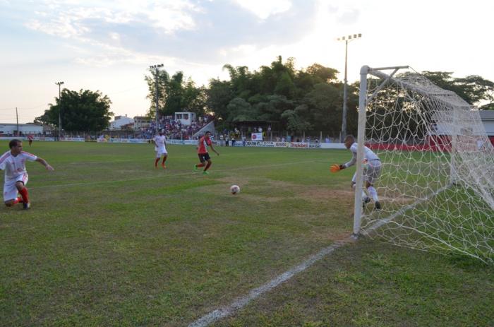 Santa Cruz goleia o Paranaíbana e garante vaga na final do Torneio Regional contra o Sparta de São Gotardo