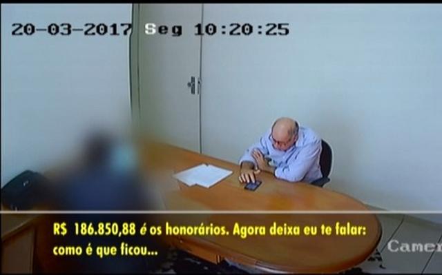 Vídeo mostra ex-prefeito de Presidente Olegário Antônio Cláudio “Palito” negociando propina