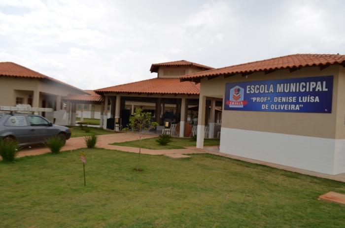 Prefeitura de Lagoa Formosa entrega á população da cidade a Escola Municipal Professora Denise Luiza de Oliveira