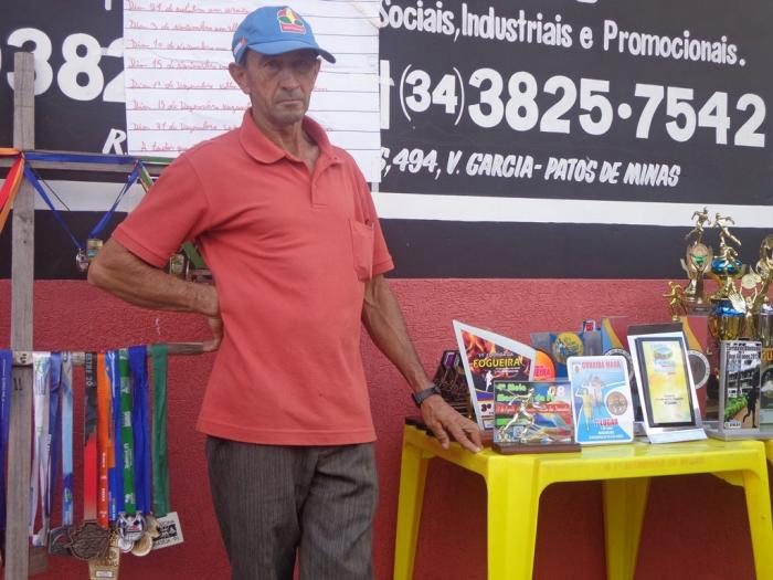 Maratonista da cidade de Lagoa Formosa que já conquistou mais de 100 medalhas e troféus pede patrocínio para correr a São Silvestre em Dezembro 