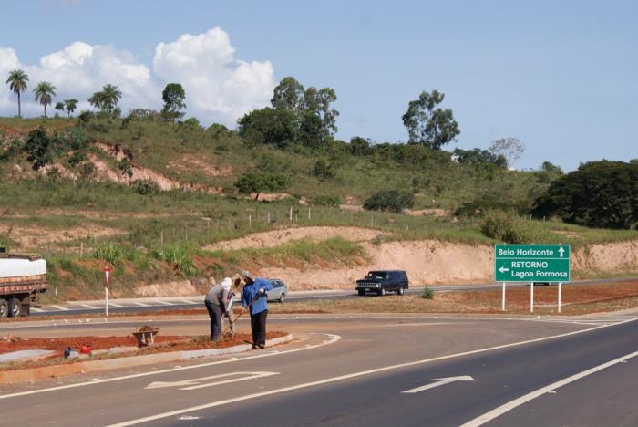 Trevo de acesso a Lagoa Formosa pelo Bairro Bela Vista é liberado para tráfego de veículos