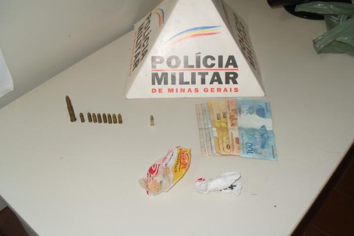 Polícia Militar de Carmo do Paranaíba prende três pessoas em Quintinos por tráfico