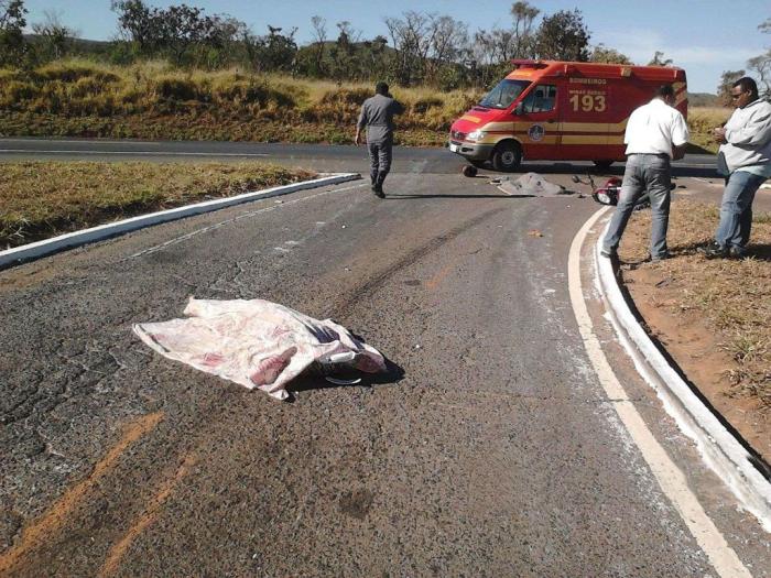 Tragédia mata casal na BR-365 no trevo de acesso à cidade de Coromandel