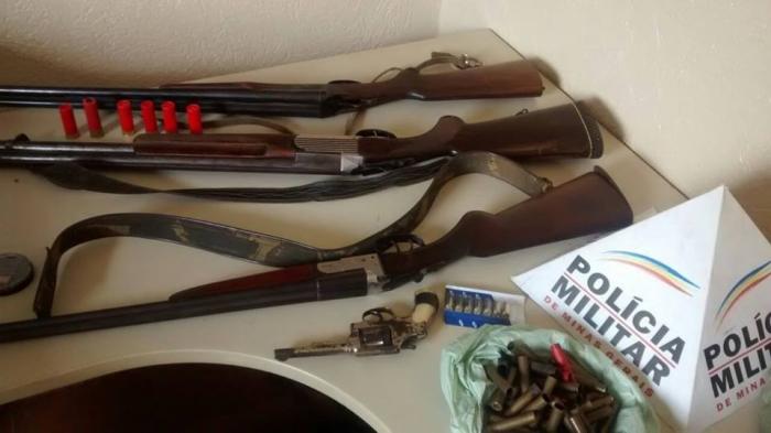 Polícia Militar de Carmo do Paranaíba cumpre mandados e apreende várias armas de fogo e prende suspeitos