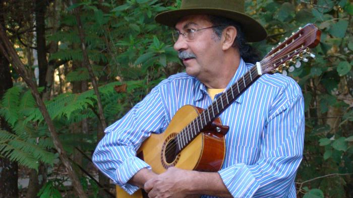 Aparício Ribeiro traz a Patos de Minas no Teatro Municipal o show Sonho de Violeiro