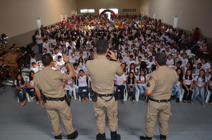 Polícia Militar de Lagoa Formosa realiza formatura de 246 alunos do PROERD