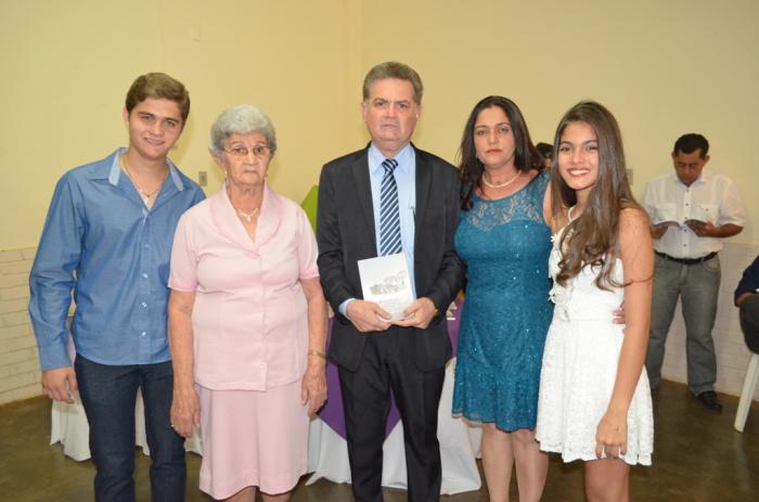 Sociedade Lagaoense prestigia o lançamento do livro “Fagulhas de Histórias não Contadas” do professor e escritor Célio Fonseca