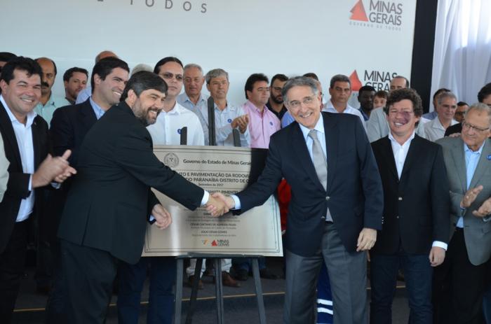 Rodovia que liga Carmo do Paranaíba à Quintinos é inaugurada com a presença do governador do estado