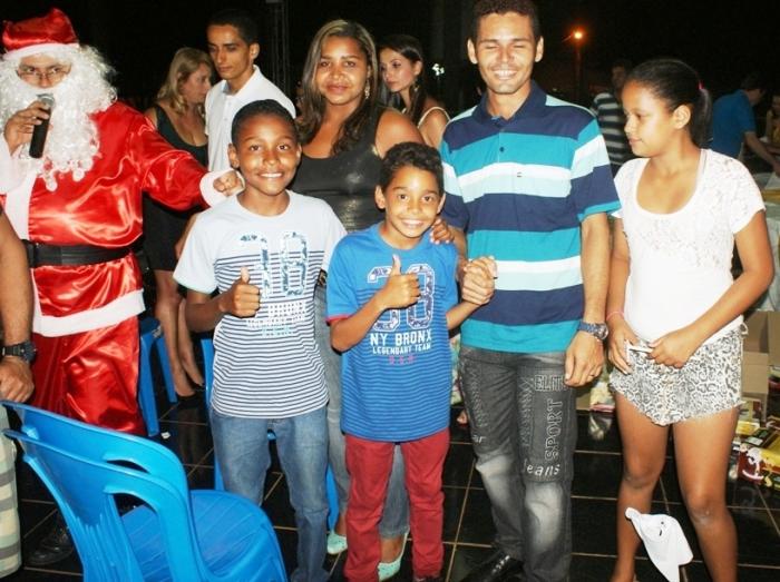 Garoto de 09 anos cliente da Loja Maurício Eletro foi o ganhador de um carro Zero KM da promoção de Natal da CDL de Lagoa Formosa