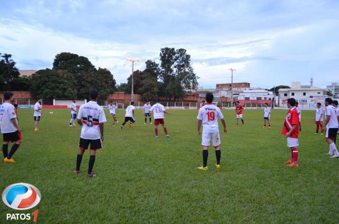 Santa Cruz de Lagoa Formosa estreia com derrota em Patos de Minas na abertura da Copa AMAPAR de futebol