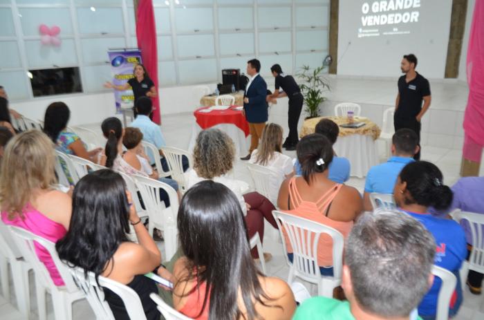 Com palestra motivacional e peça teatral CDL de Lagoa Formosa divulga Campanha de Natal de 2016