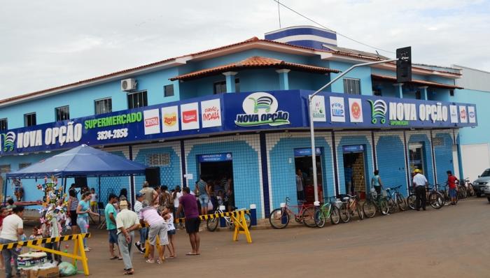 Supermercado Nova Opção é reinaugurado em Lagoa Formosa com amplas e modernas instalações e estacionamento próprio