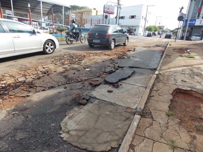 Temporal desta segunda-feira causa muitos danos em Patos de Minas