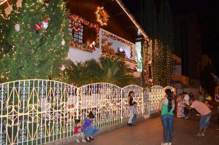 Moradores e comerciantes de Patos de Minas já entram no clima de Natal 