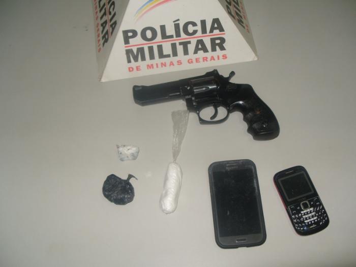 Policia Militar de Carmo do Paranaíba encaminha cinco pessoas para Delegacia por tráfico de drogas 