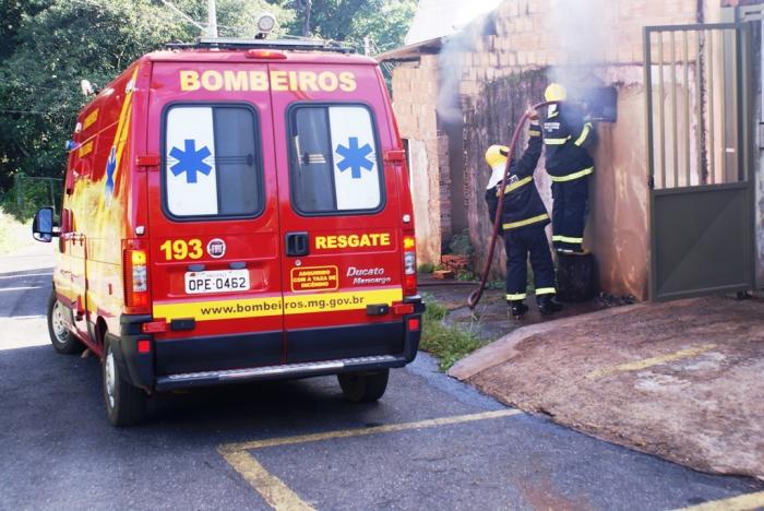 Incêndio criminoso destrói depósito usado para guardar materiais usados em decorações de festas infantis 