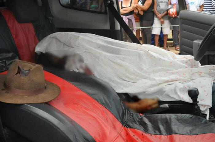 Homem é atingido por quinze disparos de pistola 380 e morre no local na cidade de Carmo do Paranaíba