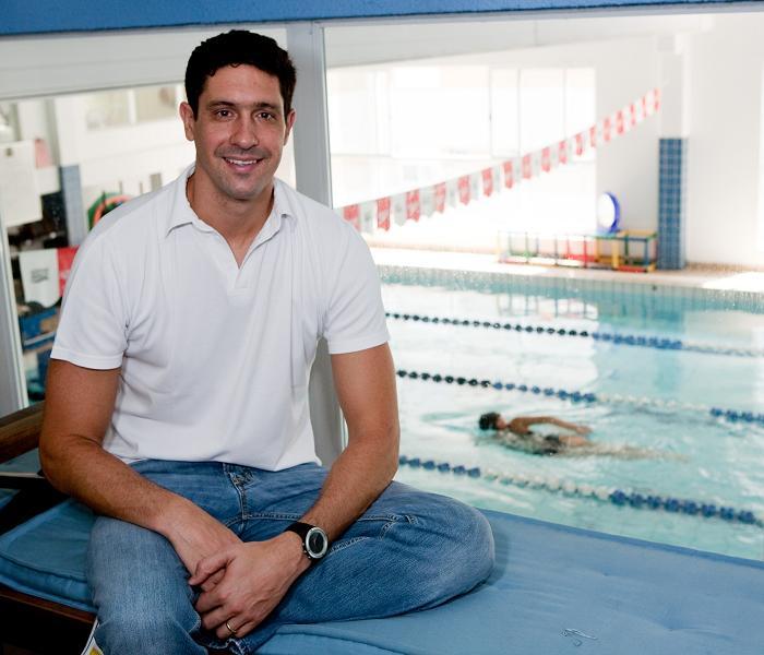 Ex atleta da natação brasileira e medalhista olímpico Gustavo Borges visita Patos de Minas 