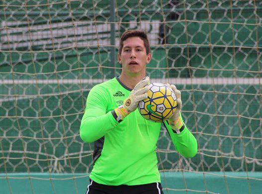 Goleiro Follmann que jogou na URT teve perna amputada e está em estado crítico após sobreviver de desastre aéreo na Colômbia