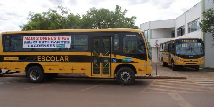 Prefeitura Municipal de Lagoa Formosa recebe ônibus escolares do programa de Aceleração do Crescimento