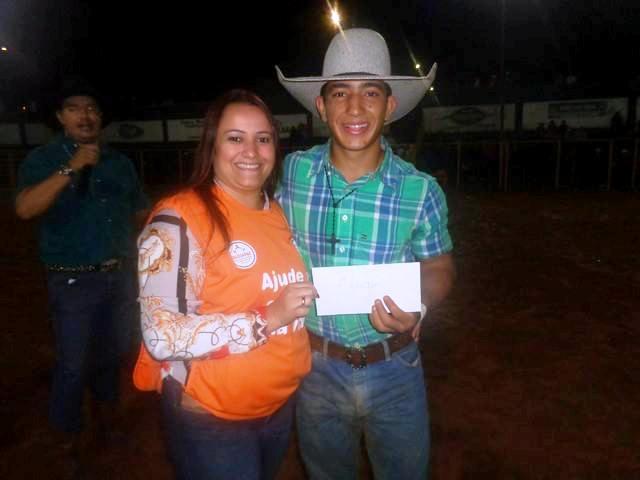 Peão da cidade de Lagoa Formosa é campeão do 6º Rodeio da Solidariedade de Presidente Olegário