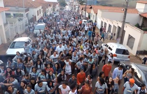 23ª Marcha para Jesus reúne centenas de pessoas de toda região do Alto Paranaíba na cidade de São Gotardo