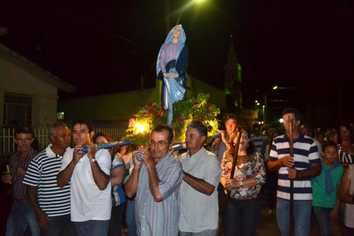 Milhares de fiéis participam das celebrações de Sexta-Feira Santa na cidade de Lagoa Formosa