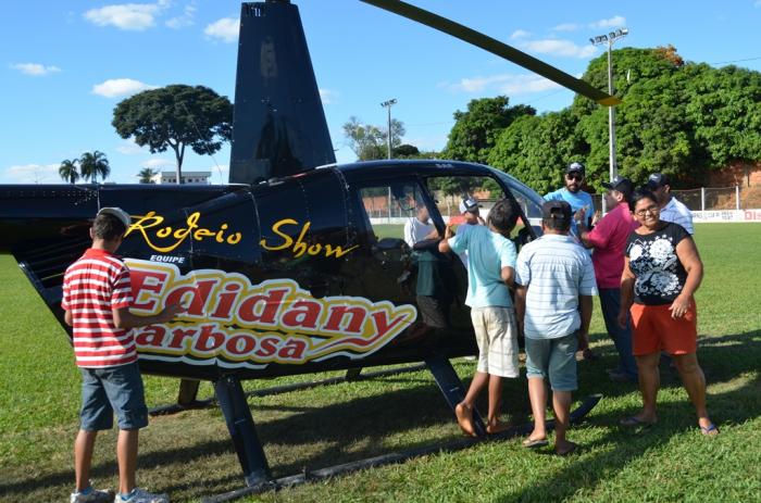 Lagoenses e visitantes aproveitam o final de semana de Festa do Feijão para voar de helicóptero e se divertir