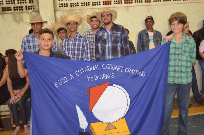 Centenas de pessoas participam de Festa em comemoração ao aniversário de 82 anos da Escola Estadual Coronel Cristiano