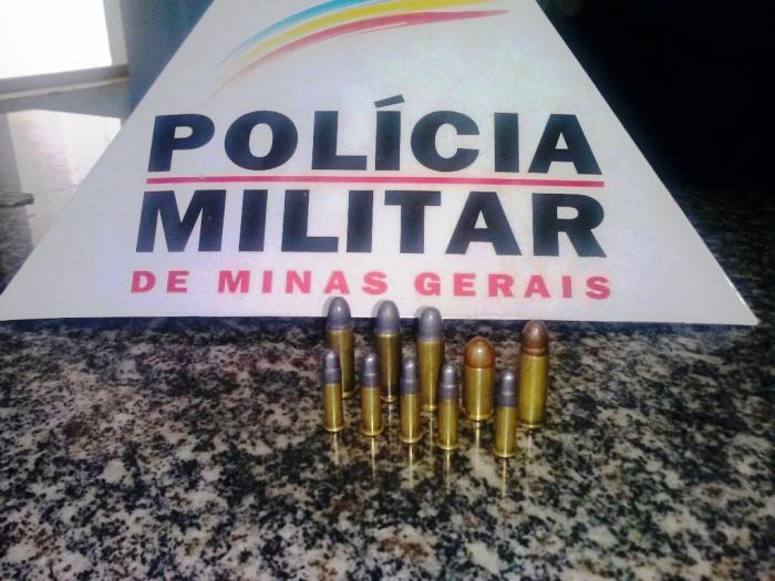 Após denúncia Polícia Militar de Lagoa Formosa apreende várias munições com rapaz no Bairro Bom Retiro