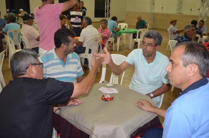 Torneio de truco do Lagoa Tênis Clube que teve início com 76 duplas tem sequencia nesta quinta-feira (01/12)