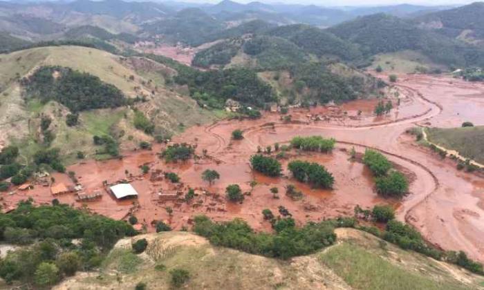 Polícia Militar de Patos de Minas e de outras cidades do Alto Paranaíba realiza campanha para arrecadar água potável para as vítimas de Bento Rodrigue