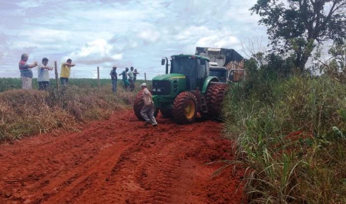 Estradas precárias nos municípios de Carmo do Paranaíba e Patos de Minas podem causar prejuízos aos agropecuaristas