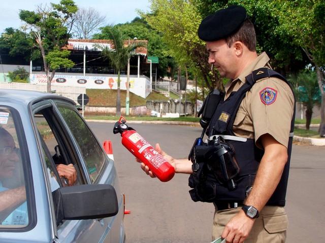 Extintor deixa de ser obrigatório e despreparo no manuseio gera mais riscos do que incêndio