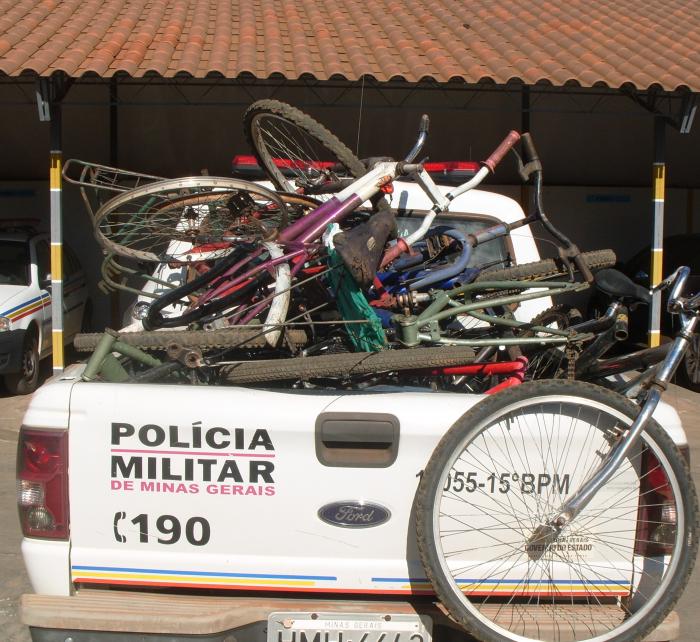 Operação da Polícia Militar resulta em apreensão de drogas e diversos materiais em Carmo do Paranaíba