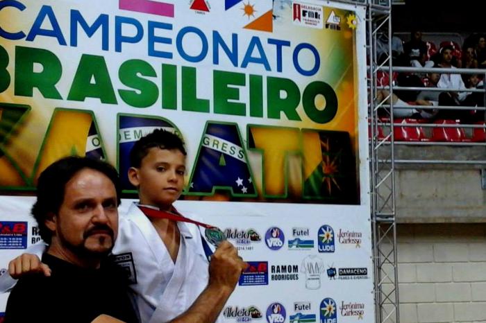 Garoto de Lagoa Formosa conquista o vice-campeonato brasileiro de karatê  em Uberlândia