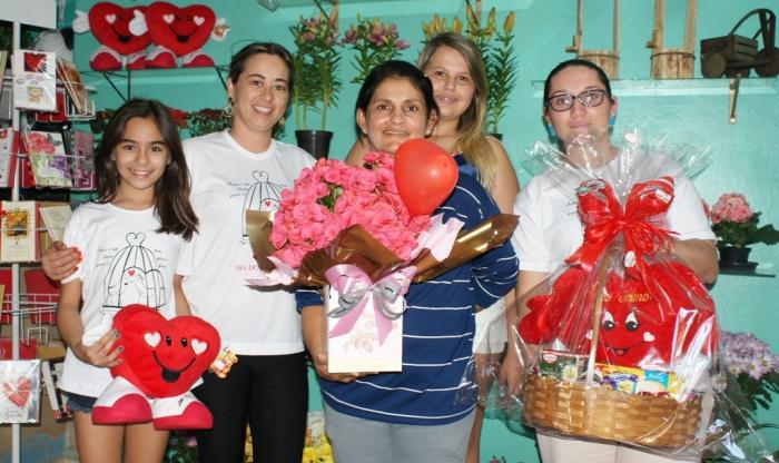 Flores Floricultura da cidade de Lagoa Formosa prepara novidades para o dia dos namorados a preços especiais