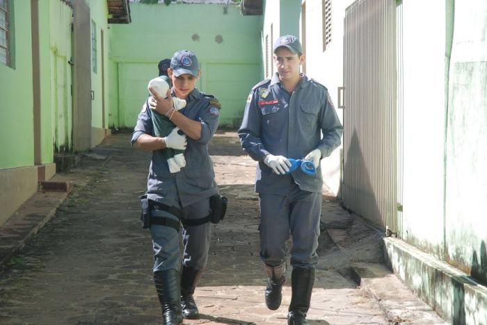 Bebê  para de respirar e leva pai ao desepero