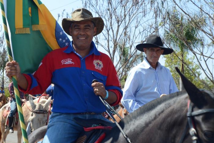 Cavalgada do 15º Batalhão de Polícia de Patos de Minas reúne centenas de cavaleiros