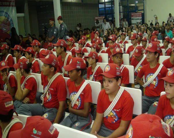 Alunos de Lagoa Formosa, Patos de Minas e Presidente Olegário recebem certificado de conclusão do curso Bombeiro Mirim