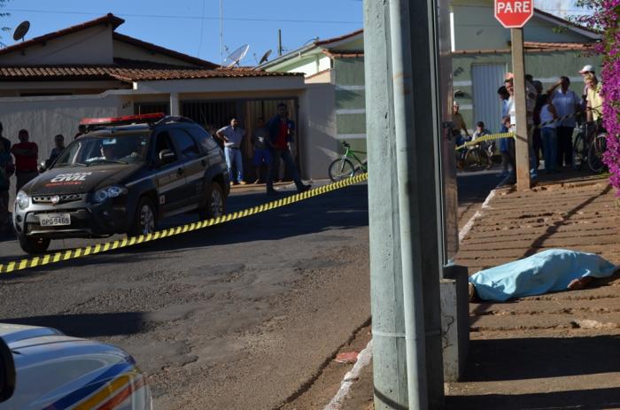 Homem de 50 anos é morto a tiros em Carmo do Paranaíba pelo namorado da mãe do filho da vítima