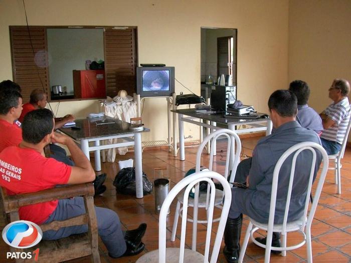 Corpo de Bombeiros de Patos de Minas participa de curso para apicultura