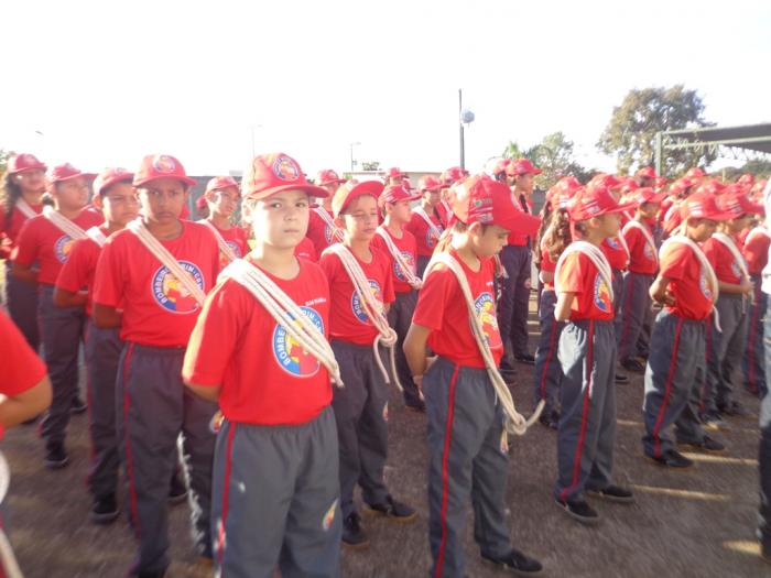 Alunos de Lagoa Formosa participam de evento em Patos de Minas para comemorar criação do dia do Bombeiro Mirim