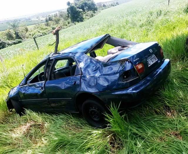 Motorista embriagado perde controle de veículo e capota na MGC-354 no município de Presidente Olegário