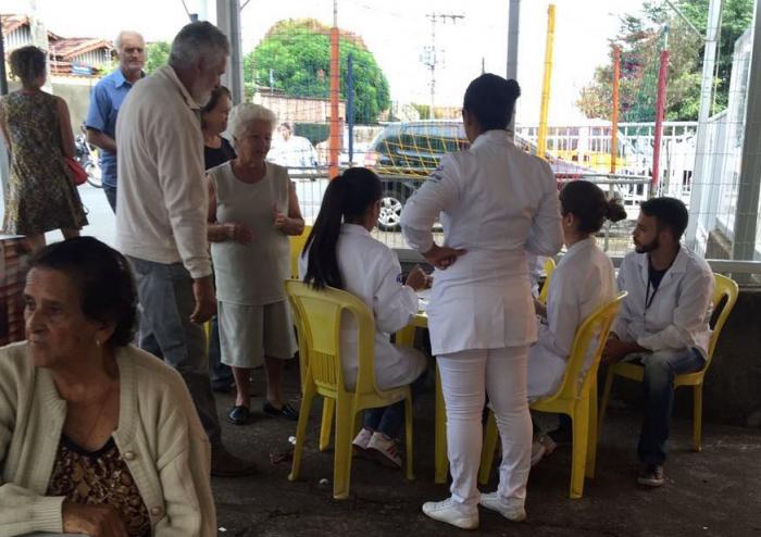 Alunos de Enfermagem e Medicina participam de Campanha de Vacinação em Patos de Minas