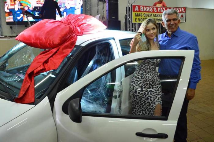 Raros Alimentos realiza festa de confraternização com sorteio de carro e moto entre os funcionários da empresa