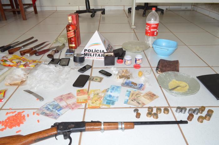 Polícia Militar de Lagoa Formosa cumpre mandado, apreende drogas e armas e prende suspeitos de tráfico