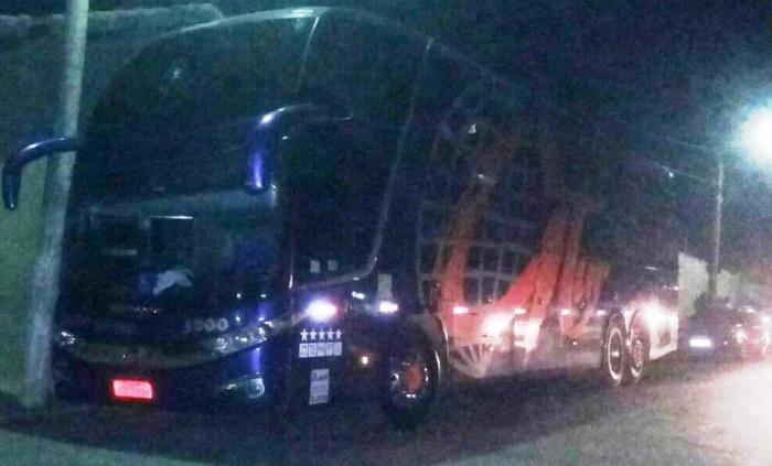 Passageiros de ônibus de turismo têm aproximdamente 50 mil reias roubados durante assalto na MG-410 no município de Presidente Olegário