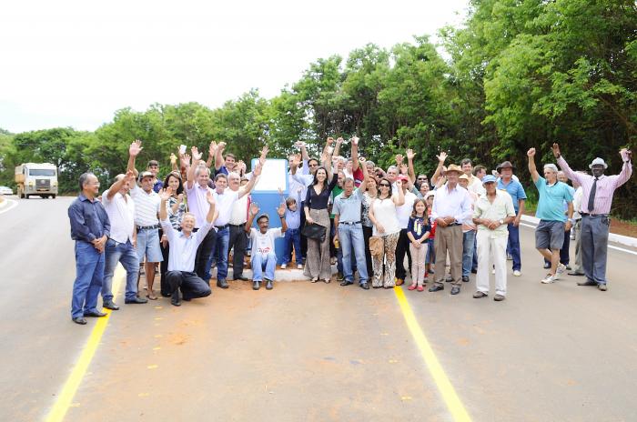 Prefeitura de Carmo do Paranaíba inaugura obras de asfaltamento da estrada do “Soares”