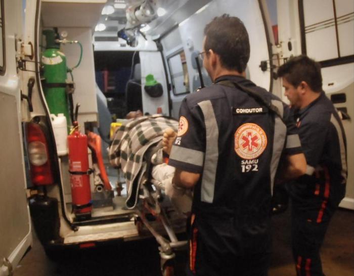 Homem resiste à prisão e ainda leva mordida no pescoço de cão feroz na cidade de Patos de Minas